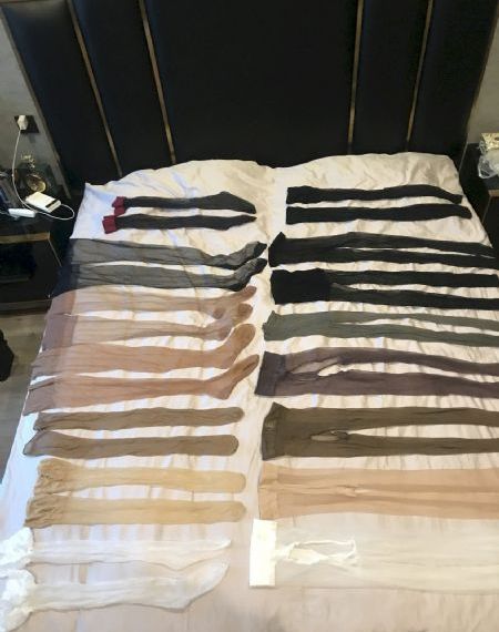 男人把舌头伸进花园里的视频_BD超清免费观看
